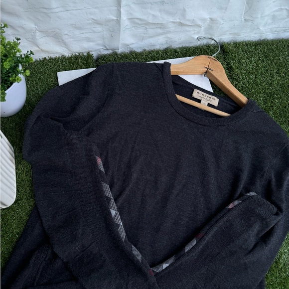 BURBERRY Crewnexk Dark grey  plaid detail on sleeves Size S Small Authentic - Picture 7 of 10